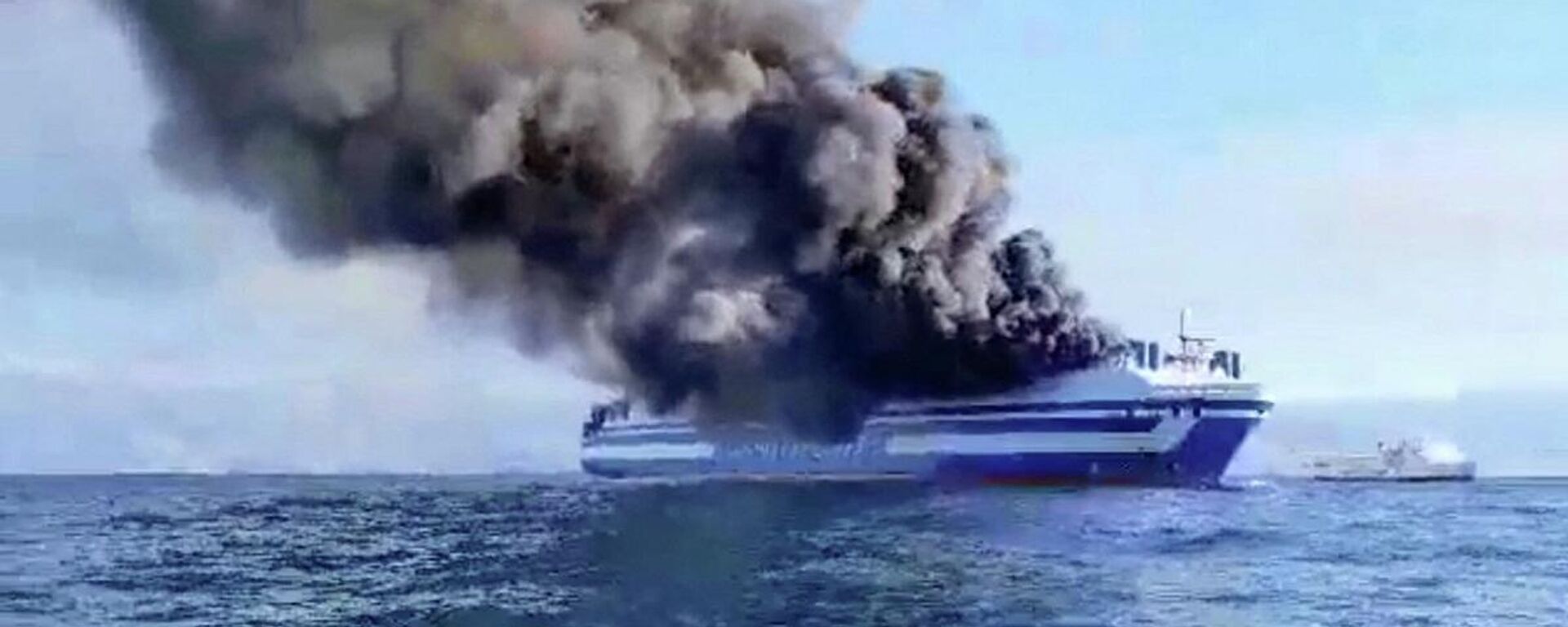 Yunanistan açıklarında 237'si yolcu olmak üzere 288 kişinin bulunduğu İtalya bandıralı feribotta yangın çıktı. - Sputnik Türkiye, 1920, 18.02.2022