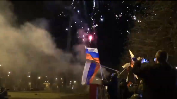 Putin’in Donbass ve Lugansk’ı tanıma kararının ardından halk kutlamak için sokağa indi - Sputnik Türkiye