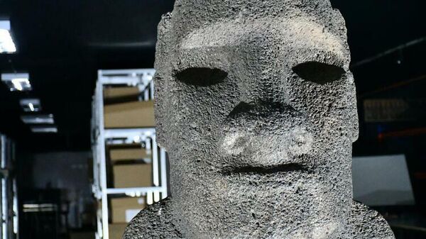 150 yıldan sonra 715 kiloluk Moai heykeli Paskalya Adası'na dönüyor - Sputnik Türkiye
