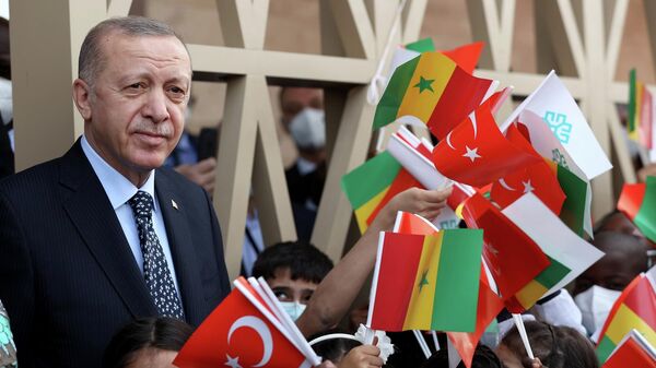  Cumhurbaşkanı Recep Tayyip Erdoğan, Senegal’de Türkiye’nin Dakar Büyükelçiliğinin yeni kançılarya binasının resmi açılışını gerçekleştirdi. - Sputnik Türkiye
