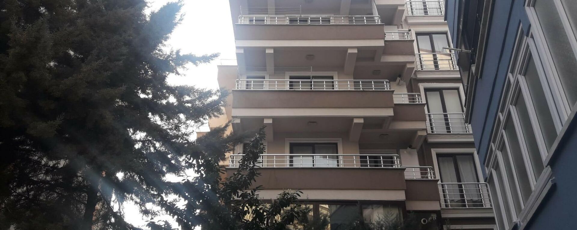 Yalova'nın Çınarcık ilçesinde 27 yaşındaki stajyer avukat Ülkü Gül Baydar 6'ncı kattaki terastan atladı. - Sputnik Türkiye, 1920, 22.02.2022