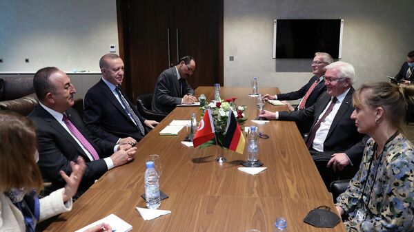 Cumhurbaşkanı Recep Tayyip Erdoğan, Senegal'deki temasları kapsamında Almanya Cumhurbaşkanı Frank-Walter Steinmeier ile bir araya geldi

 - Sputnik Türkiye