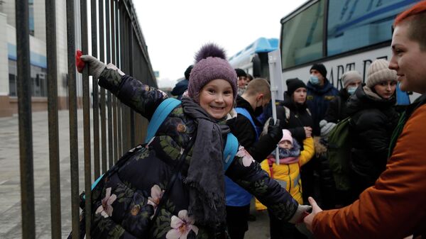  Donetsk ve Lugansk'tan Rusya'ya varan sığınmacılar - Sputnik Türkiye