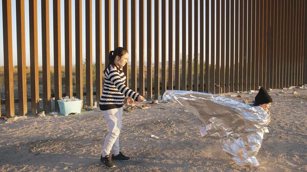 ABD Meksika sınırındaki Yuma Kapısı'ndaki sığınmacılar - Sputnik Türkiye