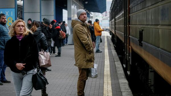 Kiev'den tahliyeler - Sputnik Türkiye