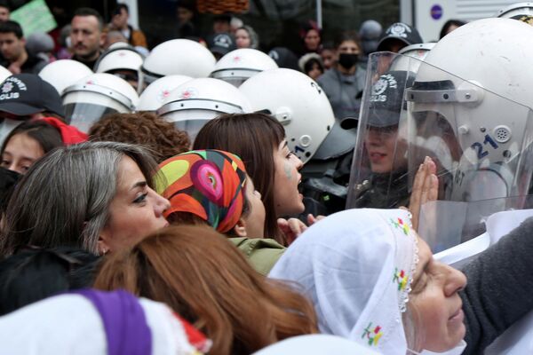 Diyarbakır’da, 8 Mart Dünya Kadınlar Günü düzenlenen mitingle kutlandı - Sputnik Türkiye