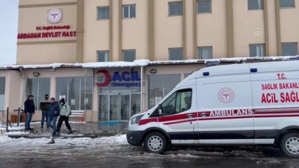 42 öğrenci, ishal ve kusma şikayetiyle hastaneye kaldırıldı - Sputnik Türkiye