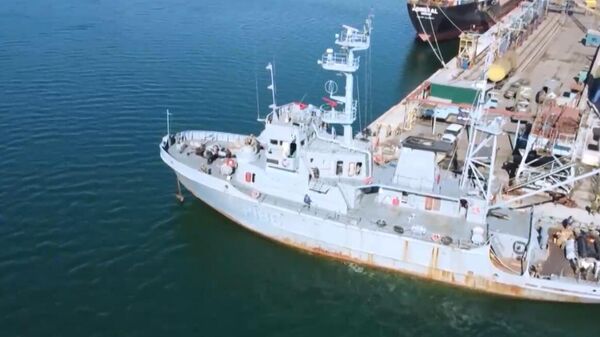 Rusya ordusu, Ukrayna tarafından Berdyansk’ta terk edilen gemileri inceledi - Sputnik Türkiye