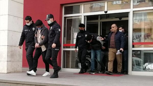 Aldığı yakıtın ücretini ödemeden kaçan sürücü ve yanındaki 2 kişi tutuklandı - Sputnik Türkiye