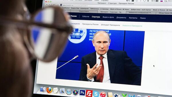Putin - bilgisayar ekranı - Sputnik Türkiye