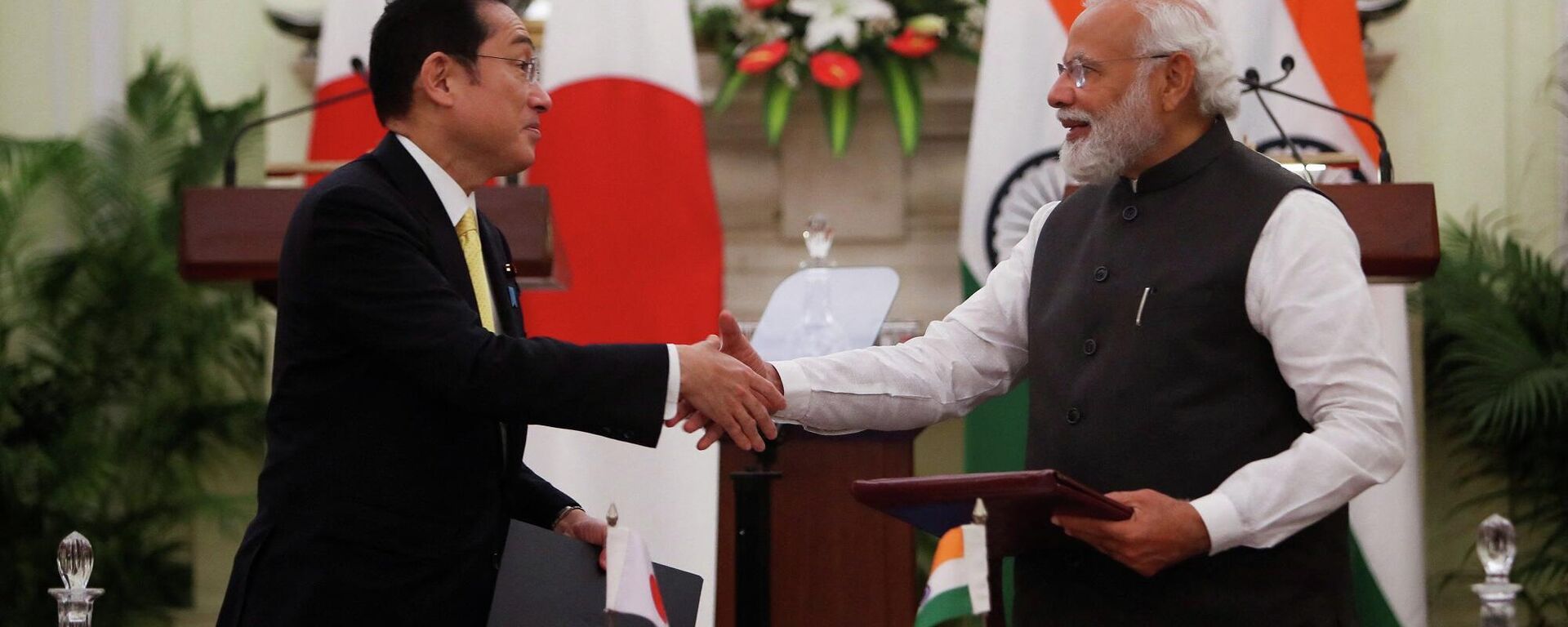 Japonya Başbakanı Kişida Fumio, göreve başlamasından bu yana Hindistan'a yaptığı ilk ziyarette mevkidaşı Narendra Modi ile bir araya geldi. - Sputnik Türkiye, 1920, 19.03.2022
