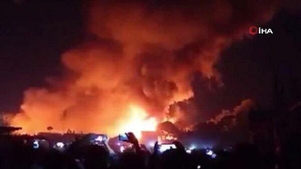 Bangladeş’in başkenti Dakka’da yer alan bir gecekondu mahallesinde çıkan yangında 400 ev küle döndü.
 - Sputnik Türkiye