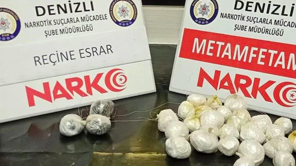 Cinsel organlarında toplam 394 gram metamfetamin ve 110 gram esrar taşıyan iki kadın yakalandı - Sputnik Türkiye