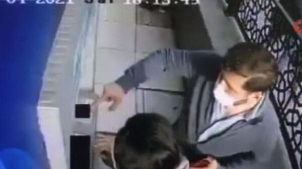 ATM önlerinde yardım vaadiyle 16 kişiyi dolandırdı  - Sputnik Türkiye