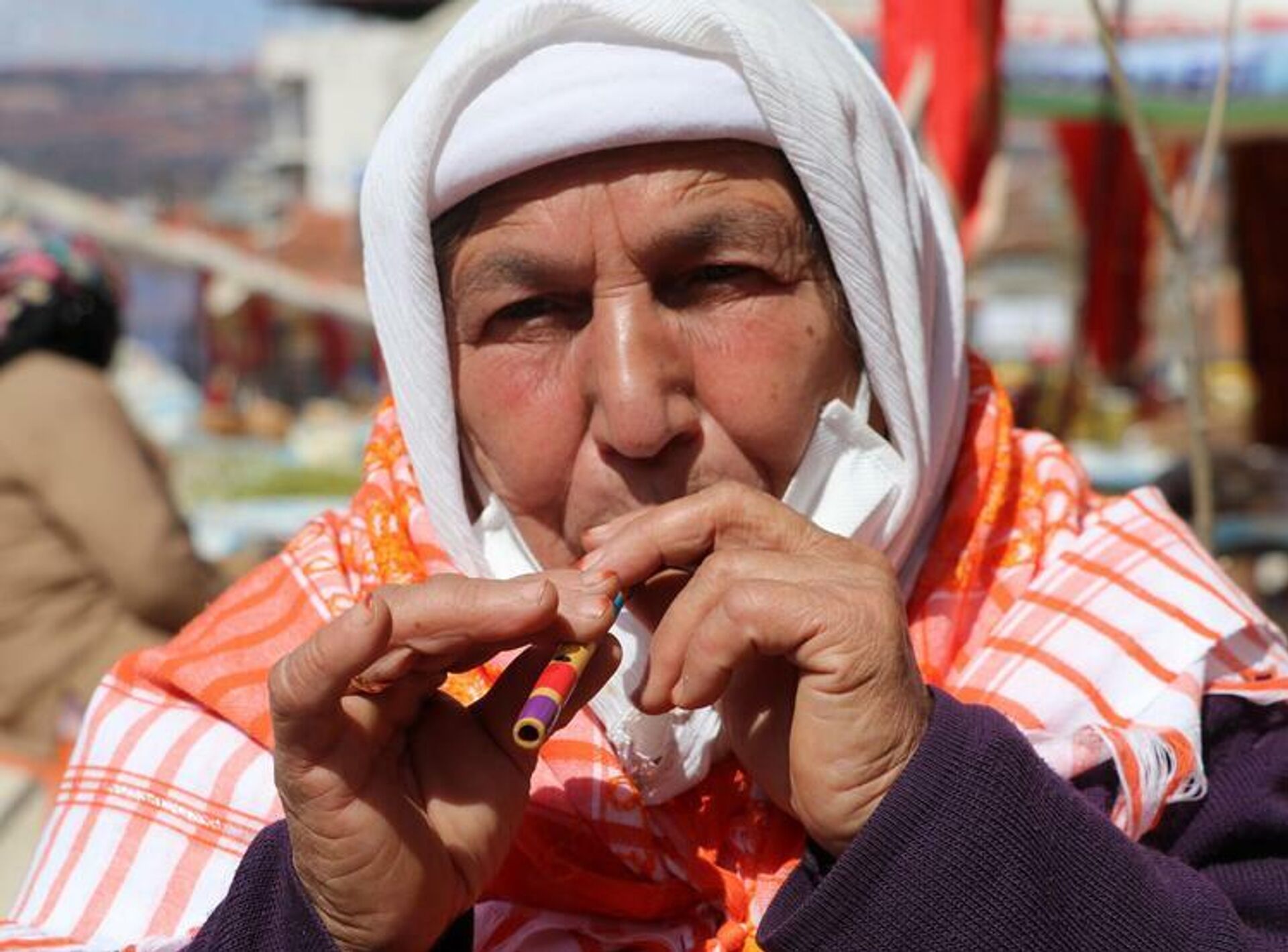 Özke, sipsi kültürünün yok olmak üzere olduğunu, çalgıyı gençlere öğretmek ve sevdirmek istediğini belirtti. - Sputnik Türkiye, 1920, 22.03.2022