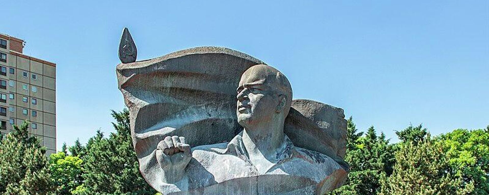  Almanya Komünist Partisi'nin (KPD) efsanevi lideri Ernst Thaelmann'ın (Thälmann) Berlin'deki anıtı (2018'de graffitili haliyle) - Sputnik Türkiye, 1920, 24.03.2022