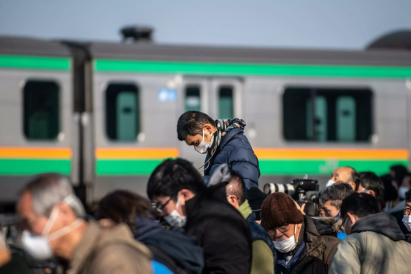 Öte yandan, Japonya&#x27;da sadece trene binmekten hoşlanan &#x27;noritetsular&#x27;, tren istasyonlarında satılan yemeklerden hoşlanan &#x27;ekibentetsular&#x27; ve emekli trenlerin yasını tutan &#x27;soshikitetsular&#x27;, tren tutkunları arasında bilinen diğer gruplar olarak yer alıyor. Tokyo merkezli NRI Social Information System Services firmasında kıdemli danışman olan Nobuaki Takada&#x27;ya göre, 2015 yılında ülke çapında sıradan ve fanatikler de dahil tahminen 5 milyon tren hayranı bulunuyordu. Bu sayının şimdi iki katına çıktığı tahmin ediliyor. - Sputnik Türkiye