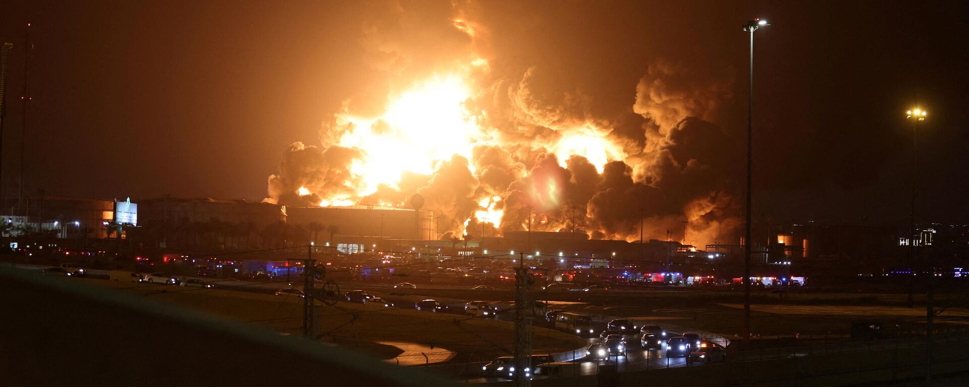 Suudi Arabistan'ın Cidde kentinde bulunan Saudi Aramco'ya ait petrol tesislerinde yangın çıktı - Sputnik Türkiye, 1920, 25.03.2022
