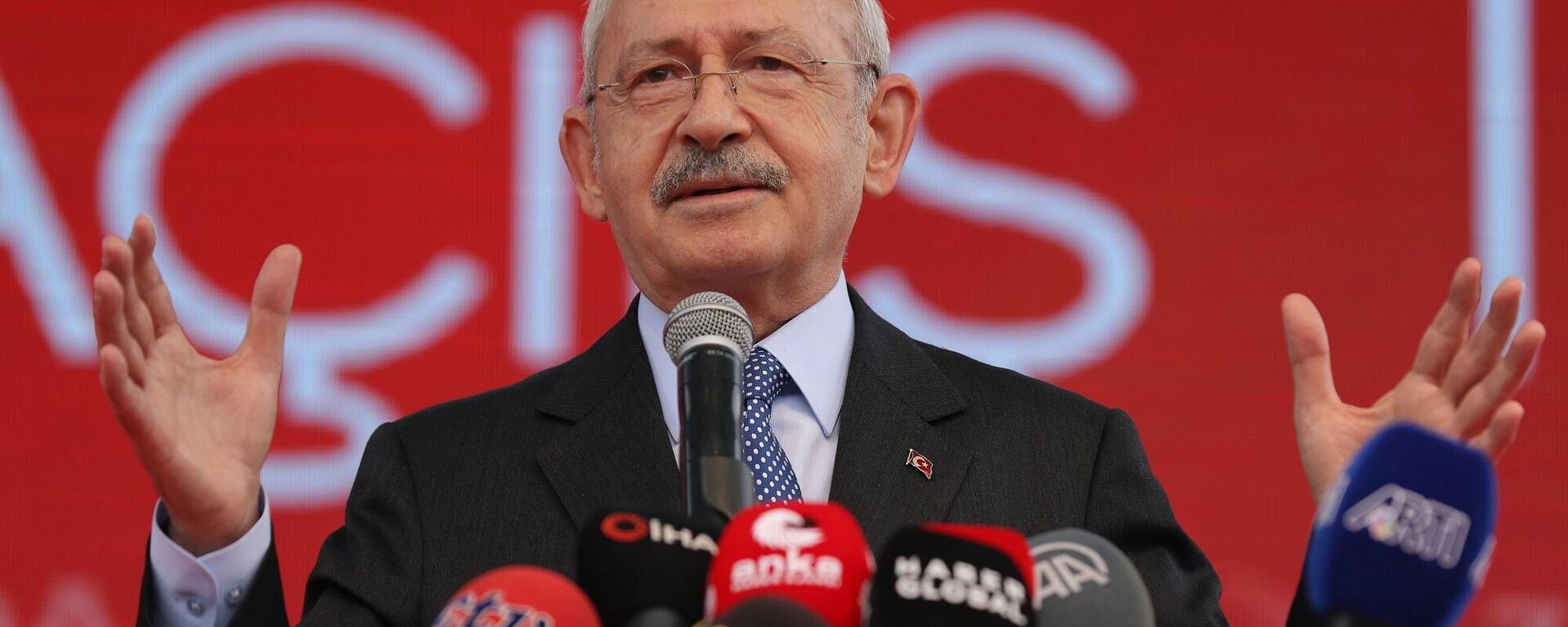 Cumhuriyet Halk Partisi Genel Başkanı Kemal Kılıçdaroğlu, Manisa’da Akhisar Belediyesi Uğur Mumcu Kültür Merkezi ile birlikte hizmete giren çalışmaların toplu açılışını gerçekleştirdi. Daha sonra CHP lieri Kılıçdaroğlu, Kültür Merkezi’ni gezerek bilgi aldı.
 - Sputnik Türkiye, 1920, 05.04.2022