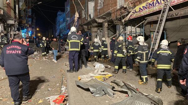 Gaziantep'teki bir iş yerinde tüp patlaması sonucu 2 kişi yaralandı. Patlamanın etkisiyle çevredeki ev ve iş yerlerinde hasar oluştu. - Sputnik Türkiye