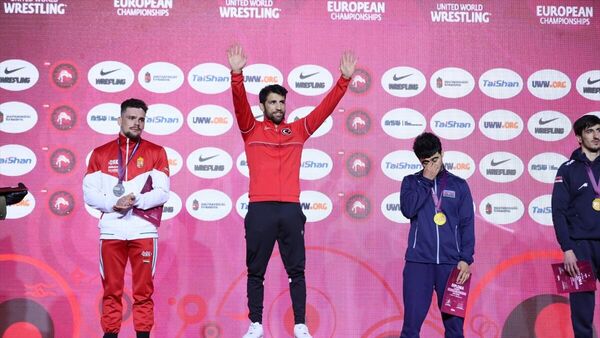 Macaristan'da düzenlenen Avrupa Güreş Şampiyonası'nda milli sporcu Murat Fırat, grekoromen stil 67 kiloda altın madalyanın sahibi oldu.
 - Sputnik Türkiye