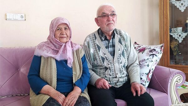 Yaşlı çifte uyku ilacı içirdi ve soydu, evinde battaniye içinde saklanırken bulundu - Sputnik Türkiye