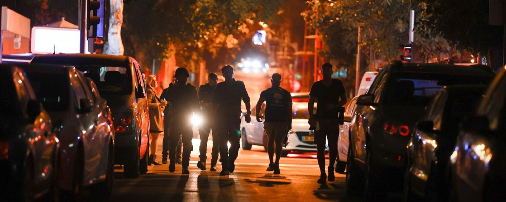 İsrail'in başkenti Tel Aviv'de düzenlenen silahlı saldırıda 2 kişinin hayatını kaybettiği, en az 4 kişinin yaralandığı bildirildi. İsrail güvenlik güçleri, saldırının düzenlediği Dizengoff Caddesi'nde önlem aldı.
 - Sputnik Türkiye, 1920, 07.04.2022