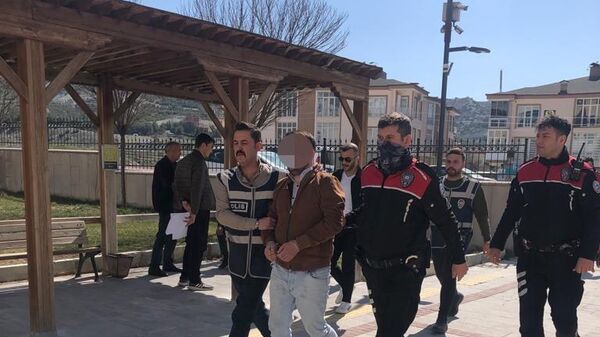 Burdur'da ayrı yaşadığı eşini iş yerinde tüfekle öldüren zanlı tutuklandı. - Sputnik Türkiye