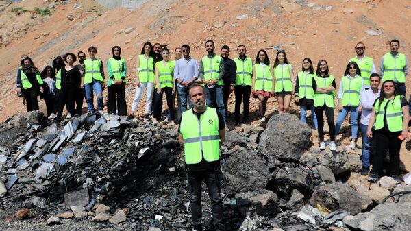 Adanalı sanatçı Haluk Levent, sosyal medyada dolaşan çöp ithalatı ve yakımı iddialarına karşı, 18 bölgedeki çöp yığınları geri dönüşüm firmaları tarafından 1 ay içerisinde kaldırılacak. Bunun sözünü aldık dedi. - Sputnik Türkiye