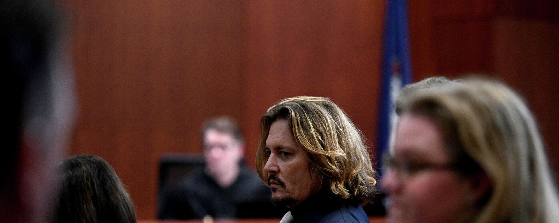 Johnny Depp, Amber Heard'e 50 milyon dolar tazminat talebiyle açtığı iftira davasının görüldüğü mahkemede (ABD, Virgina, Fairfax, 12 Nisan 2022) - Sputnik Türkiye, 1920, 13.04.2022