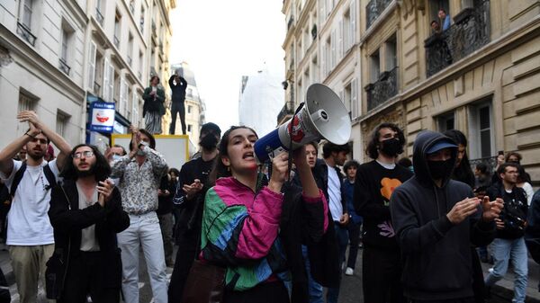 Dünyaca ünlü Sorbonne Üniversitesi'nde öğrenciler, Fransa cumhurbaşkanlığı seçimlerinin öne çıkan adayları Emmanuel Macron ve Marine Le Pen'i protesto etmek için işgal eylemi başlattı. - Sputnik Türkiye