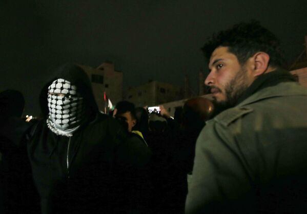 İşgal altındaki Doğu Kudüs&#x27;te yer alan Mescid-i Aksa&#x27;nın avlusunda toplanan gençlerin dün sabah namazından sonra İsrail polisine taş atması üzerine olaylar çıkmıştı. - Sputnik Türkiye