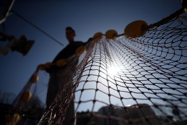 Sezon boyunca istenilen miktarda balık tutamayan balıkçılar, umudunu 1 Eylül&#x27;de açılacak yeni sezona bıraktı. - Sputnik Türkiye