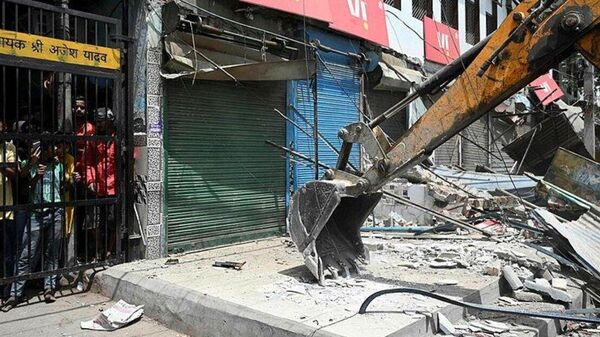 50 mülk yıkılmıştı: Hindistan’da Yüksek Mahkeme, Müslümanlara ait mülklerin yıkımını durdurdu  - Sputnik Türkiye