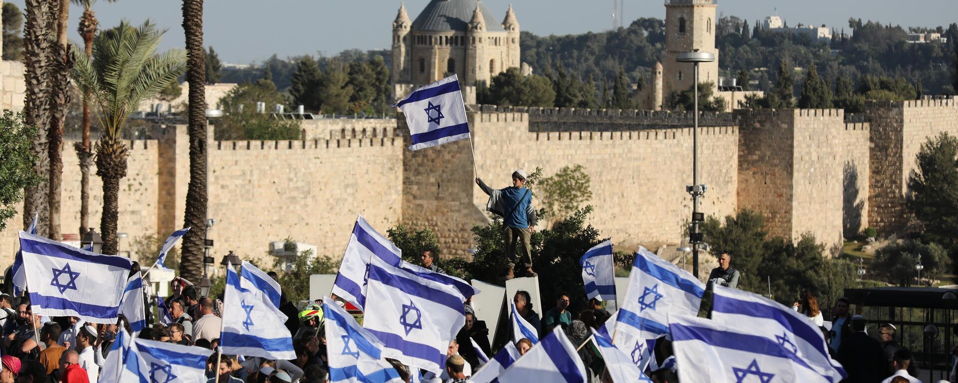 İsrail'de fanatik Yahudilerin işgal altındaki Kudüs'te bulunan Şam Kapısı’ndan Ağlama Duvarı’na Filistinlilerin yaşadığı mahalleri kullanarak yapacakları bayrak yürüyüşüne izin verilmedi. - Sputnik Türkiye, 1920, 09.10.2023