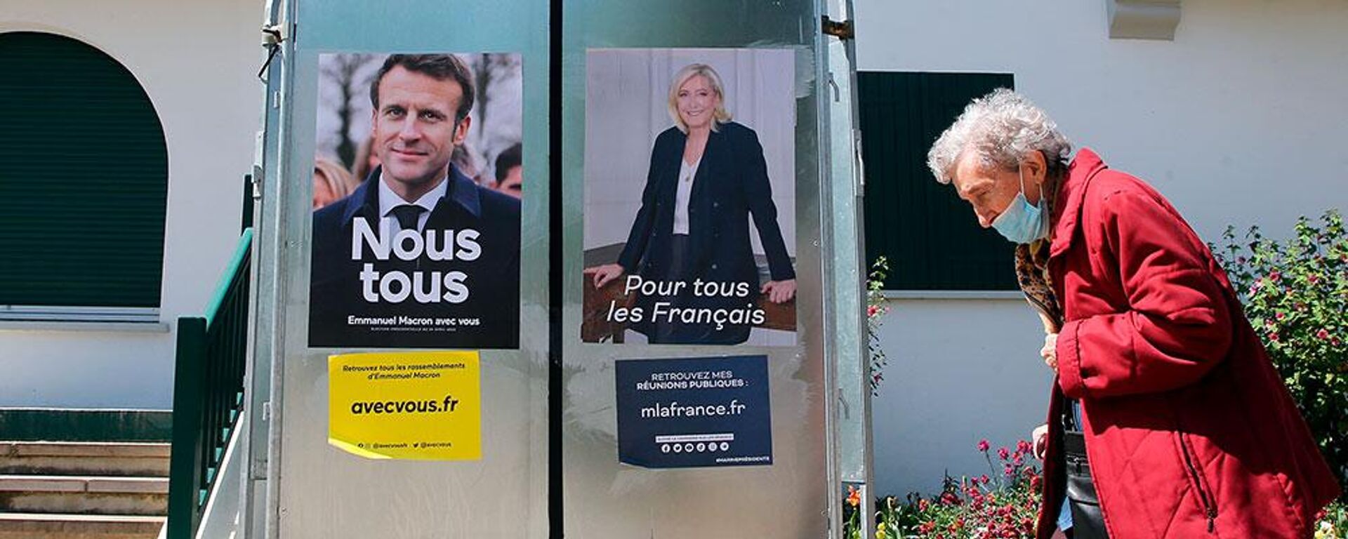 Fransa'da seçmenler, cumhurbaşkanlığı seçiminin ikinci turu için sandık başına gidiyor. Görevdeki cumhurbaşkanı Emmanuel Macron ile aşırı sağcı aday Marine Le Pen arasındaki seçim için oy verme işlemi başladı.  - Sputnik Türkiye, 1920, 25.04.2022