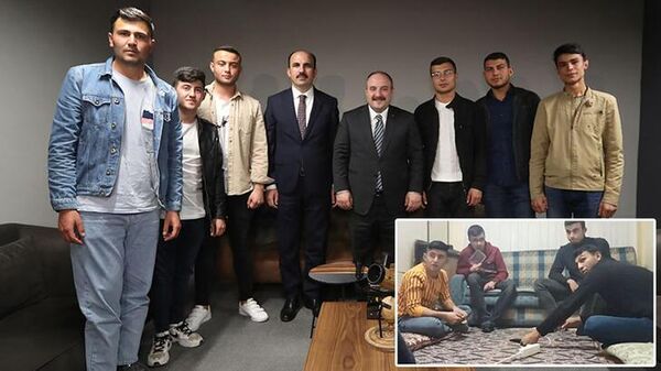 Mustafa Varank ve Güneş sistemini tartışan gençler - Sputnik Türkiye