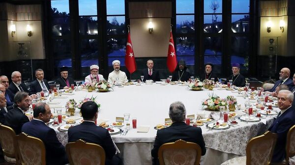 Cumhurbaşkanı Erdoğan dini azınlık temsilcileriyle iftarda bir araya geldi - Sputnik Türkiye