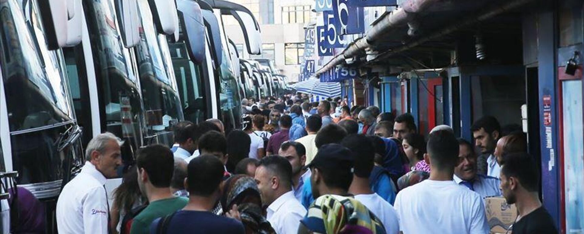 Bayram tatili için otobüs biletleri tükendi - Sputnik Türkiye, 1920, 30.05.2025