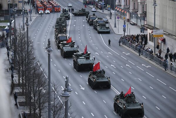 Подготовка к репетиции парада Победы в Москве - Sputnik Türkiye