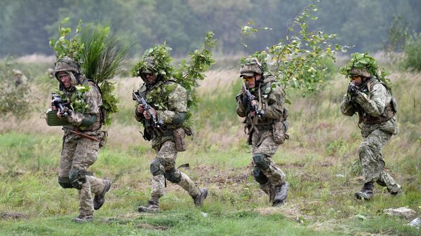 Soldiers take part in an exercise at the Yavoriv military training ground, close to Lvov, Western Ukraine, Friday, Sept 24, 2021. Ukraine, the US, and other NATO countries continue joint military drills in Western Ukraine presenting offensive exercises in town-like surroundings with tanks and other military vehicles involved.  - Sputnik Türkiye