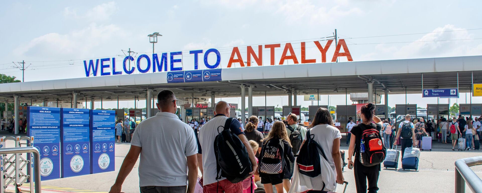 Antalya'da turizm verilerindeki artış devam ediyor. Antalya Valiliği İl Kültür ve Turizm Müdürlüğü'nden alınan verilere göre 1 Ocak-30 Nisan arası şehri hava yoluyla ziyaret eden turist sayısı 2021 yılına göre yüzde 162 arttı. - Sputnik Türkiye, 1920, 01.11.2022