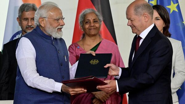 Almanya Başbakanı Olaf Scholz, 6. Almanya-Hindistan Yüksek İstişare Toplantısı’nın ardından Hindistan Başbakanı Narendra Modi ile ortak basın toplantısı düzenledi. - Sputnik Türkiye