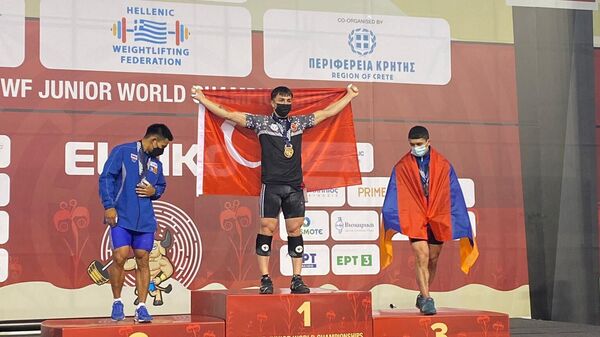 Dünya Gençler Halter Şampiyonası'nda 3 madalya alan Yusuf Fehmi Genç - Sputnik Türkiye
