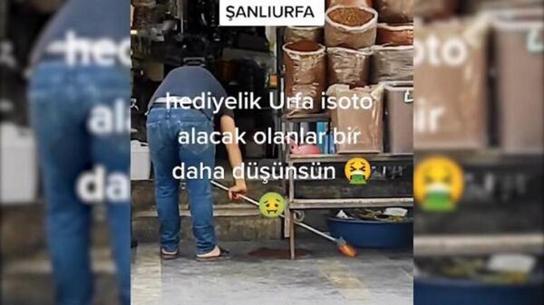Yere dökülen biberleri satışa sunan esnafa ceza
 - Sputnik Türkiye
