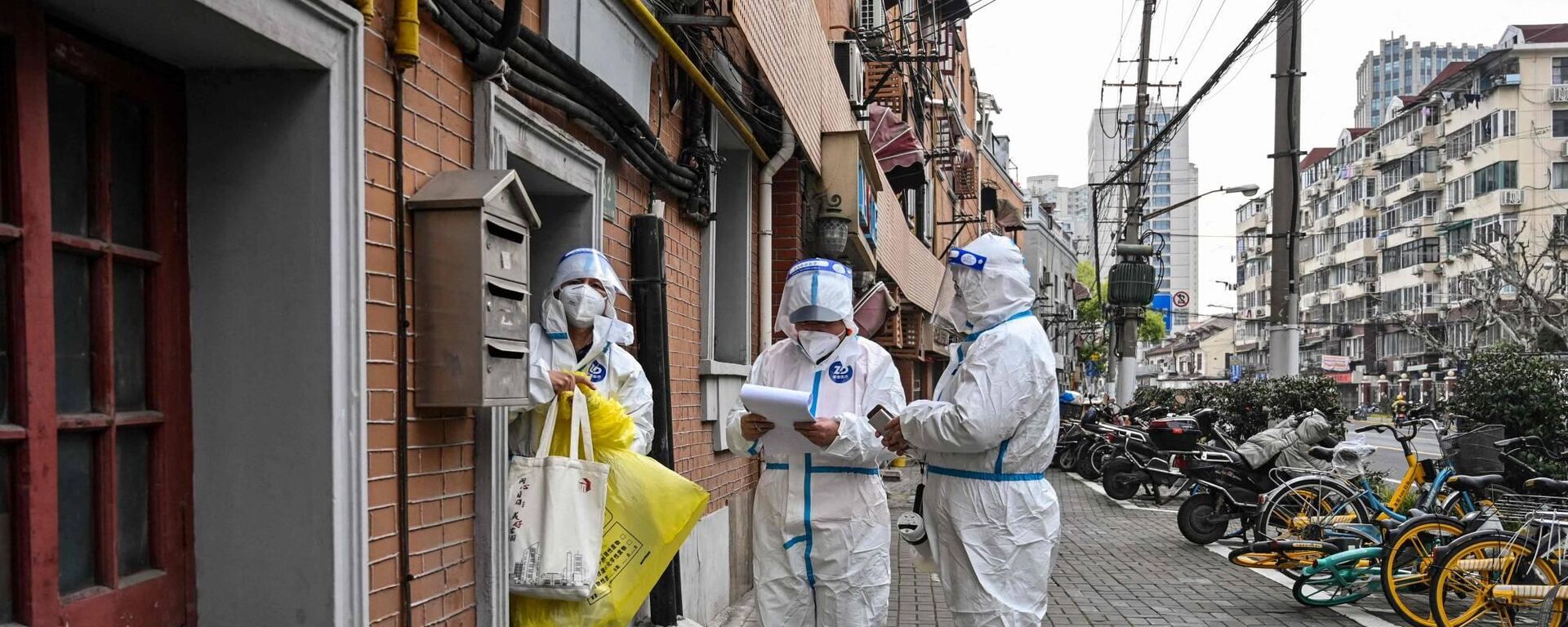 Çin'de Omicron varyantının tetiklediği koronavirüs salgınının kontrol altına alınmaya çalışıldığı Şanghay'daki karantina bölgeleri dışında 'sıfır Kovid' hedefine ulaşıldığı bildirildi. - Sputnik Türkiye, 1920, 05.01.2023