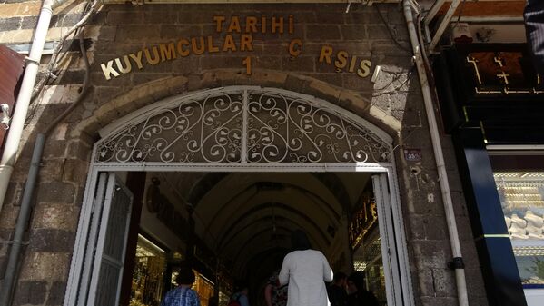 Türkiye'de bir ilk: Diyarbakır’da turist yoğunluğundan 'nöbetçi kuyumcu' sistemine geçildi - Sputnik Türkiye