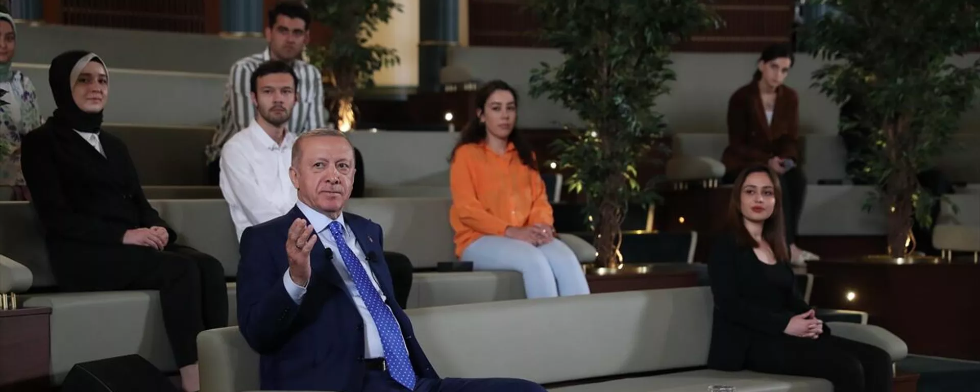 Cumhurbaşkanı Recep Tayyip Erdoğan, Cumhurbaşkanlığı Millet Kütüphanesi’nde gençlerle buluşmasında gündeme ilişkin açıklamalarda bulundu. - Sputnik Türkiye, 1920, 19.05.2022