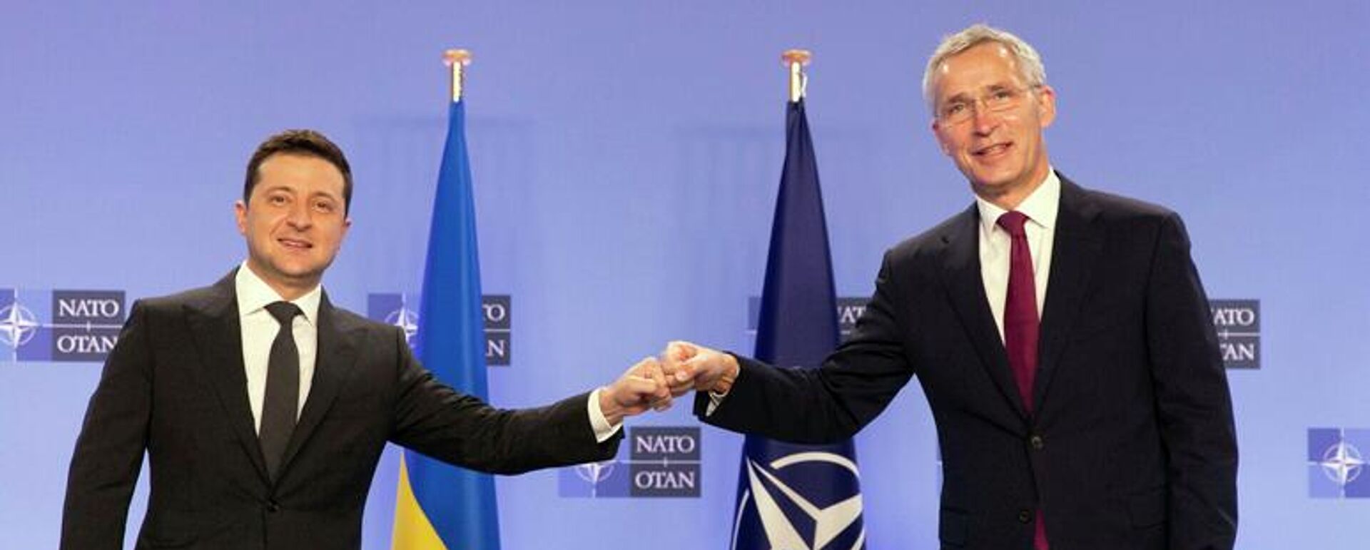 Ukrayna Devlet Başkanı Zelenskiy ve NATO Genel Sekreteri Stoltenberg - Sputnik Türkiye, 1920, 20.05.2023