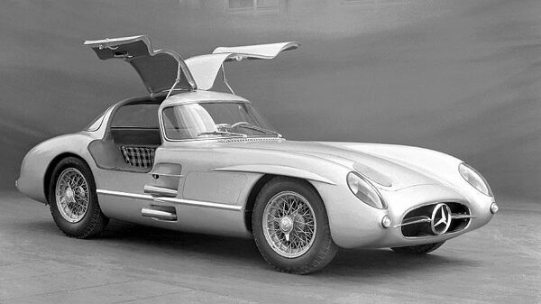 Dünyanın en pahalı arabası: Sadece 2 adet üretilen 1955 model Mercedes, rekor fiyata satıldı  - Sputnik Türkiye